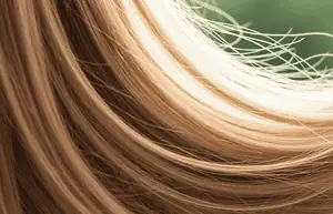 Blond moc: sekrety pielęgnacji włosów rozjaśnianych