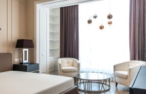 Materac sprężynowy 160×200 – jak wybrać wygodny model do sypialni?