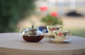 Puszki na herbatę – jak wybrać idealne połączenie estetyki i świeżości naparu?